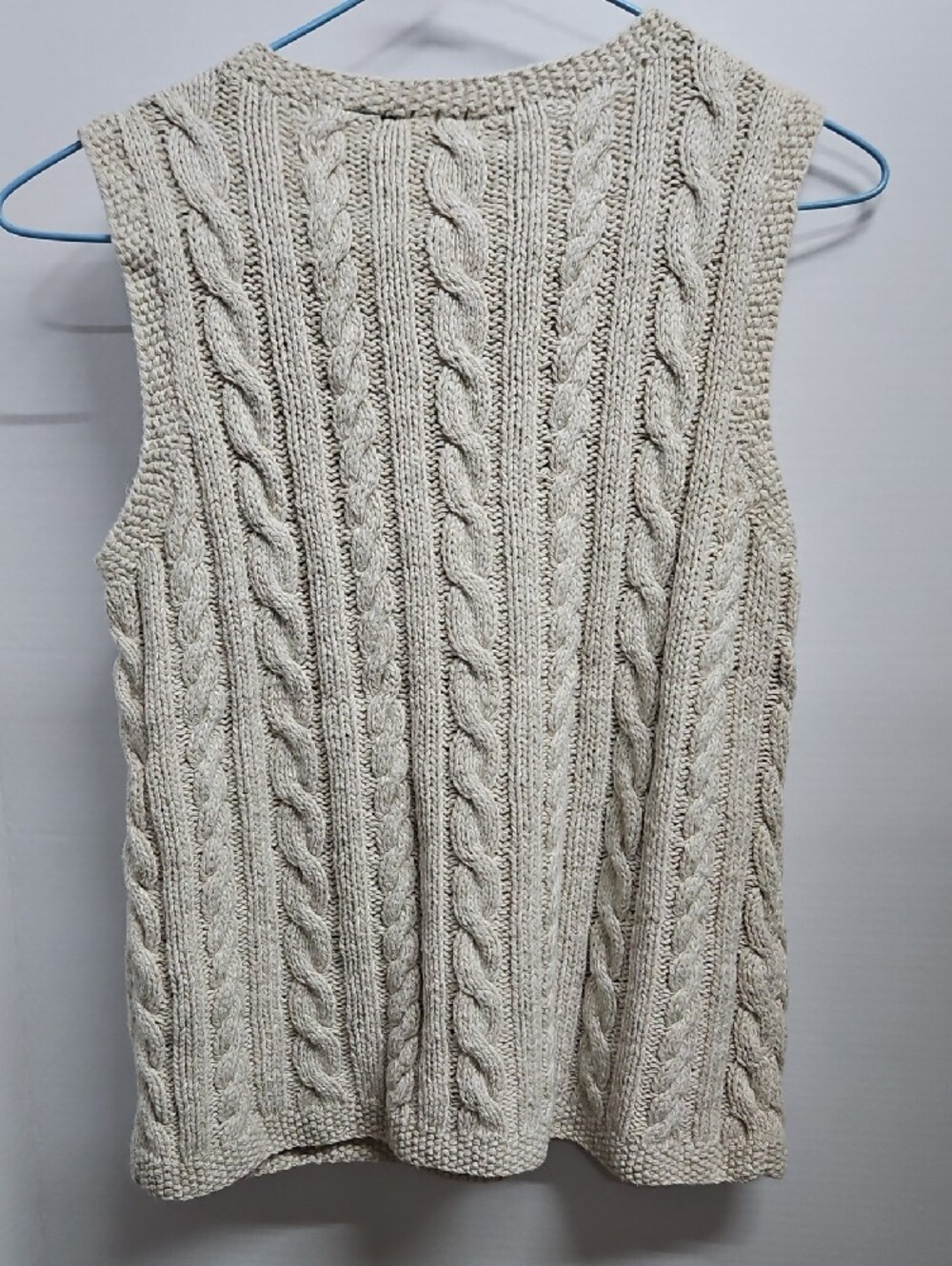 Liz Claiborne Cream Cable-Knit Sleeveless Sweater with Floral Embroidery Sz M - Picture 2 of 6